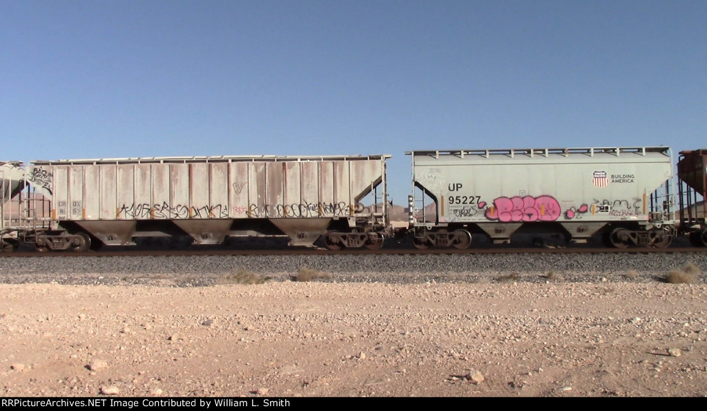 EB Manifest Frt at Erie NV W-Pshr -105